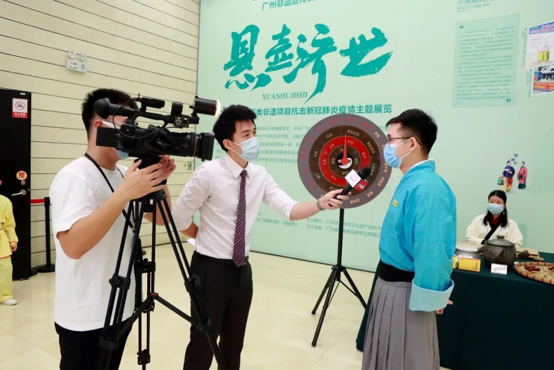 非遗日悬壶济世论抗疫，，，小柴胡直播首秀放色泽！