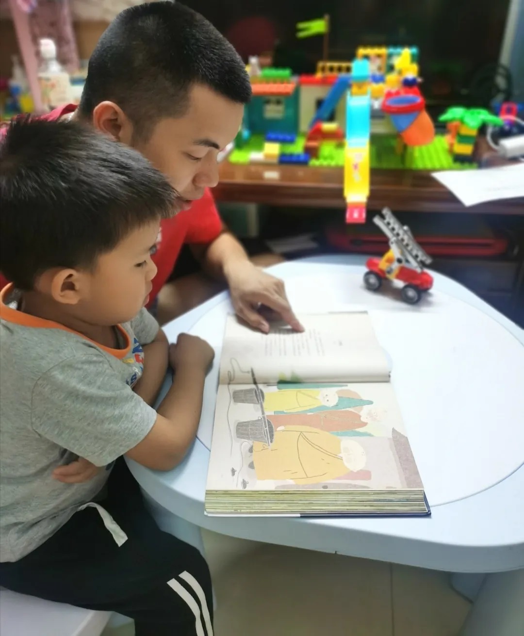 滋润童心，，，，，孕育幸福——白云山js33333金沙线路检测开展“六一”儿童节活动