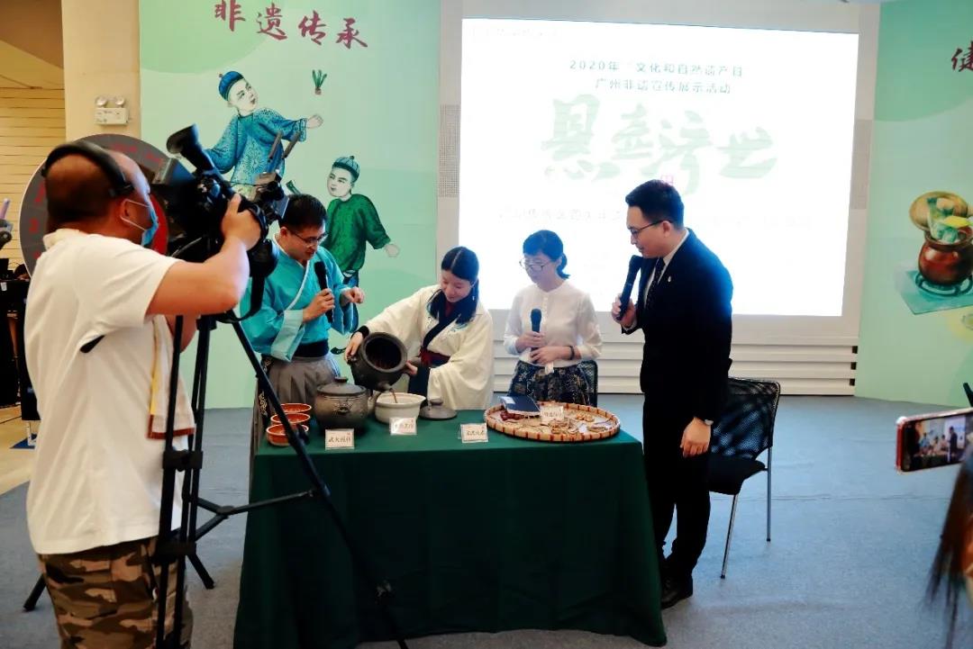 非遗日悬壶济世论抗疫，，，小柴胡直播首秀放色泽！