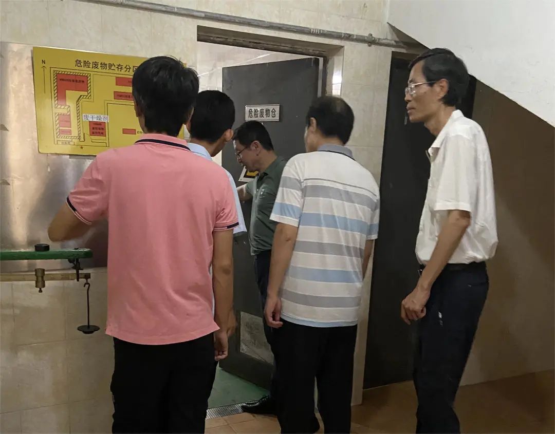 “四不两直”强监视 拧紧节日“清静阀” ——白云山js33333金沙线路检测公司纪委开展中秋、国庆节前专项监视检查