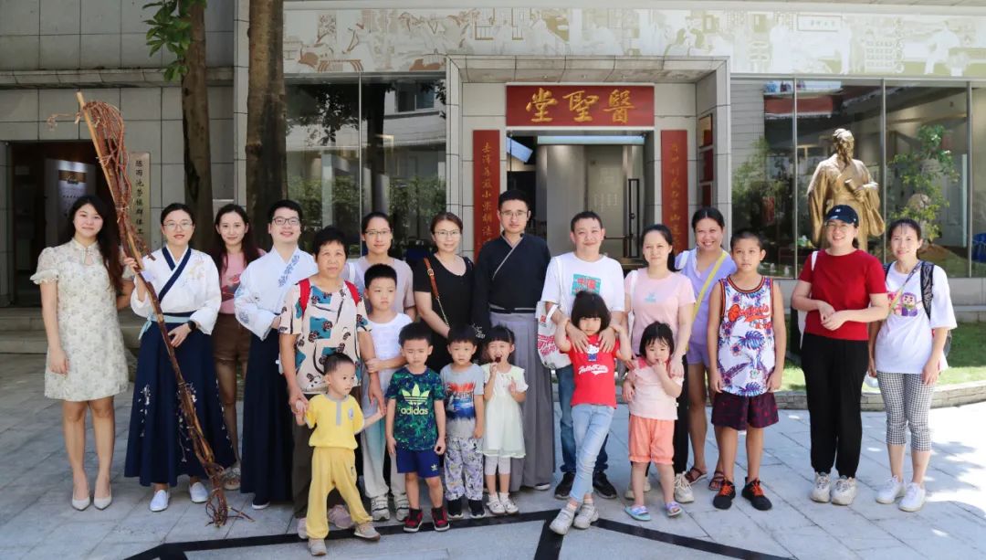 学千古名方 悟非遗传承——白云山js33333金沙线路检测公司组织开展主题非遗体验活动